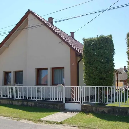 In Balatonmariafuerdo 19233 *