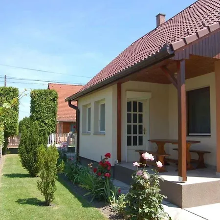 In Balatonmariafuerdo 19233 Балатонкерестур